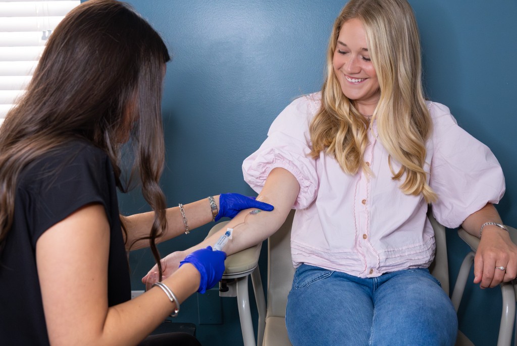 RN administering IV therapy to a patient at Elevated Health Augusta